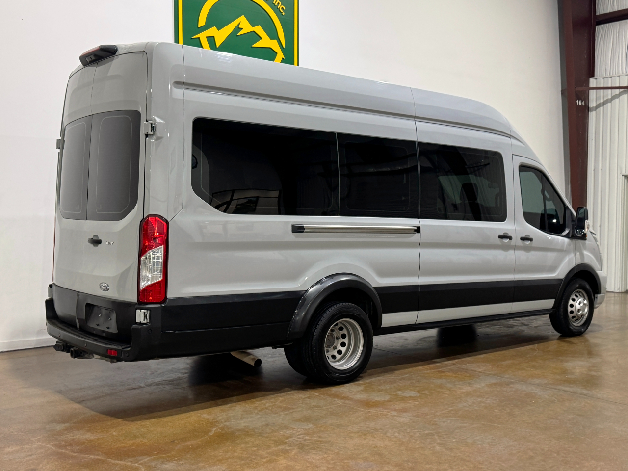 Ford Transit Passenger Wagon  2023