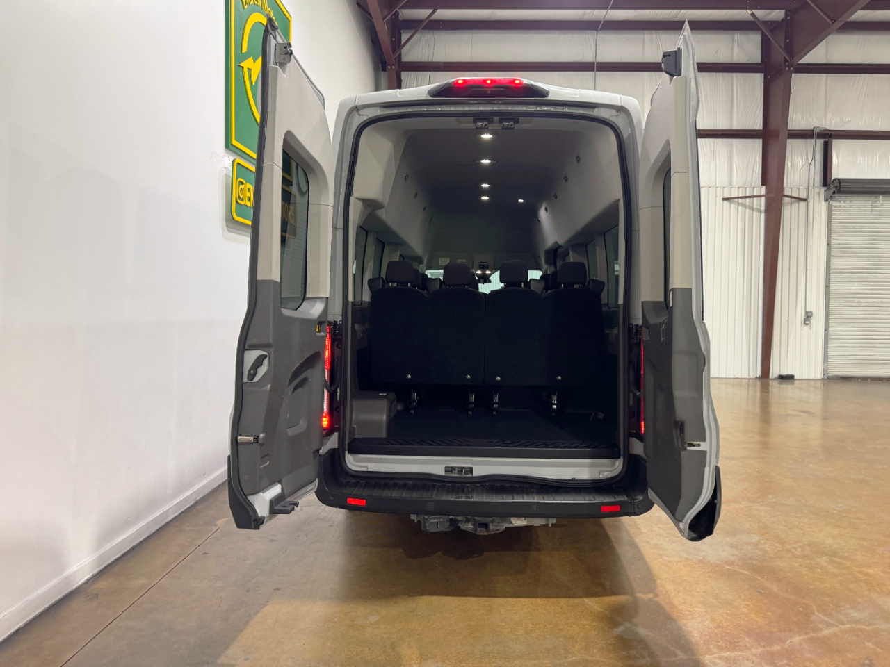 Ford Transit Passenger Wagon  2023
