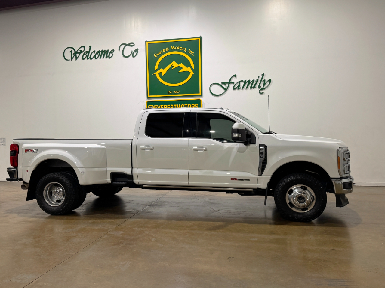 Ford Super Duty F-350 DRW  2023