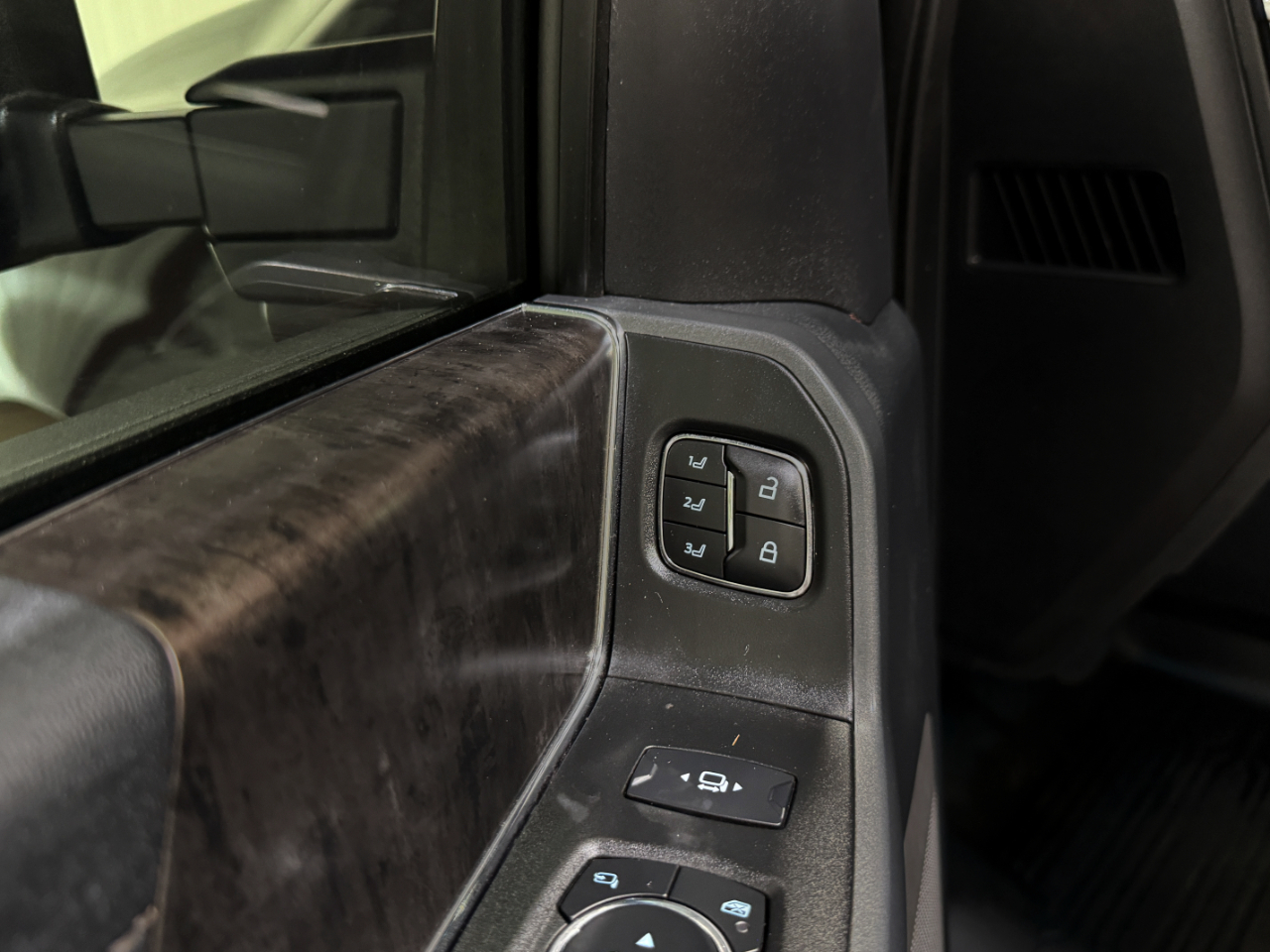 Ford Super Duty F-350 SRW  2023