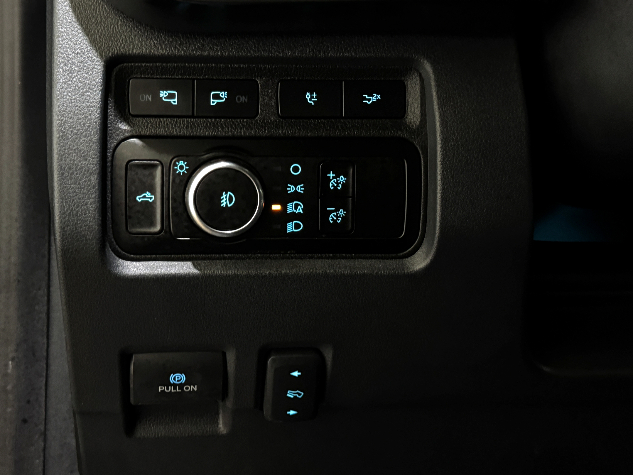 Ford Super Duty F-350 SRW  2023