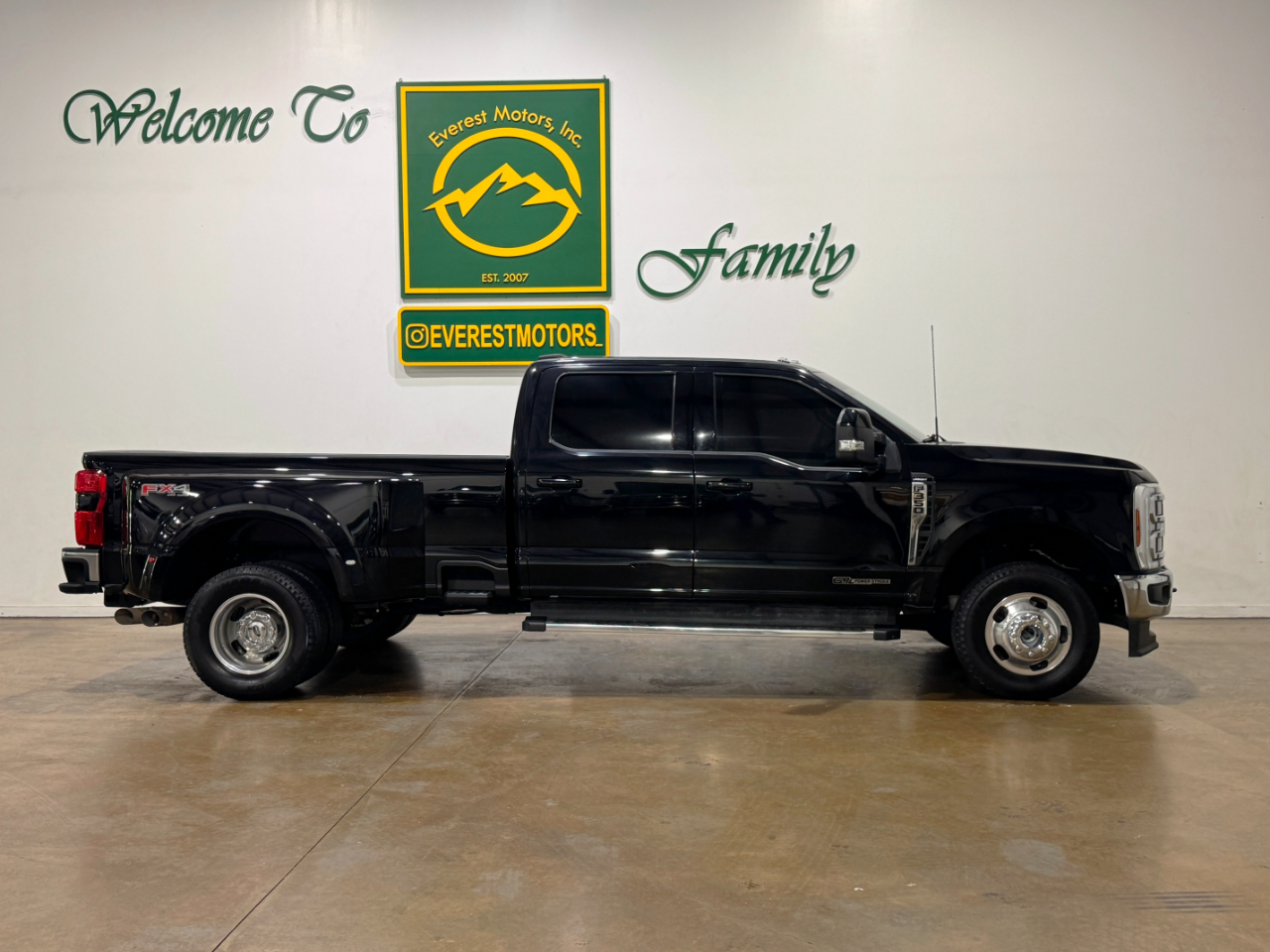 Ford Super Duty F-350 DRW  2024