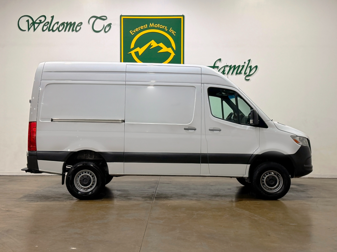 Mercedes-Benz Sprinter Cargo Van  2022