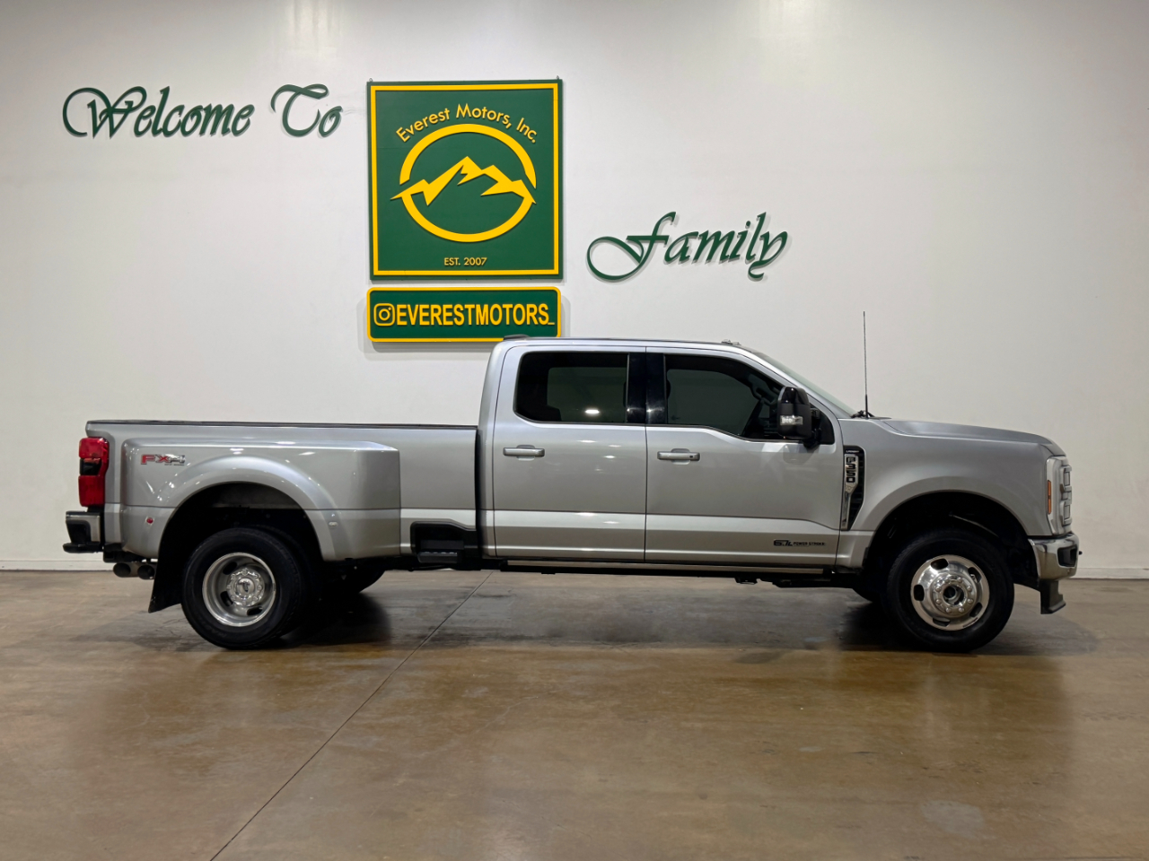 Ford Super Duty F-350 DRW  2024