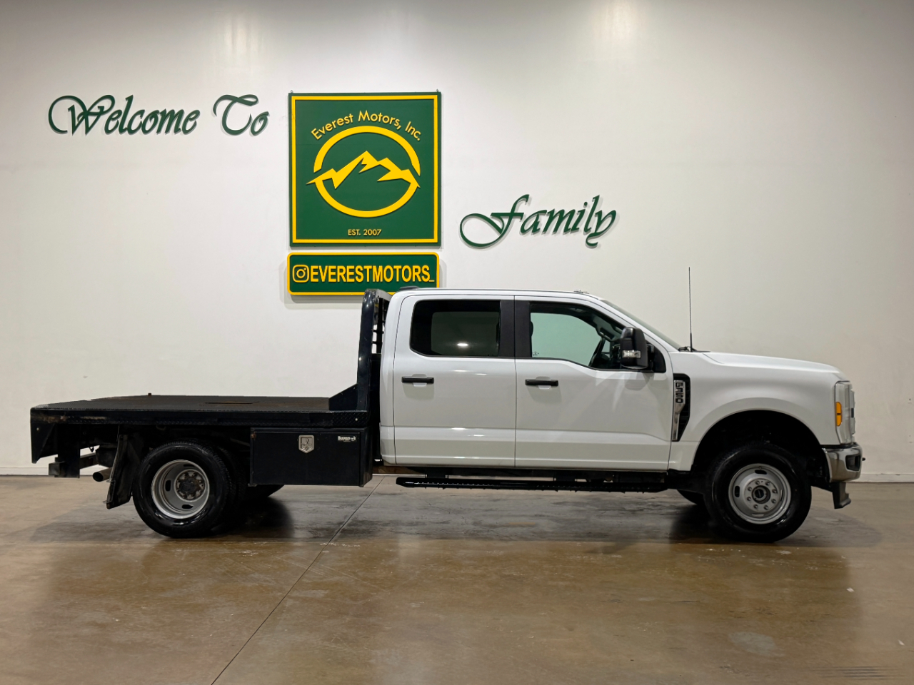 Ford Super Duty F-350 DRW  2023