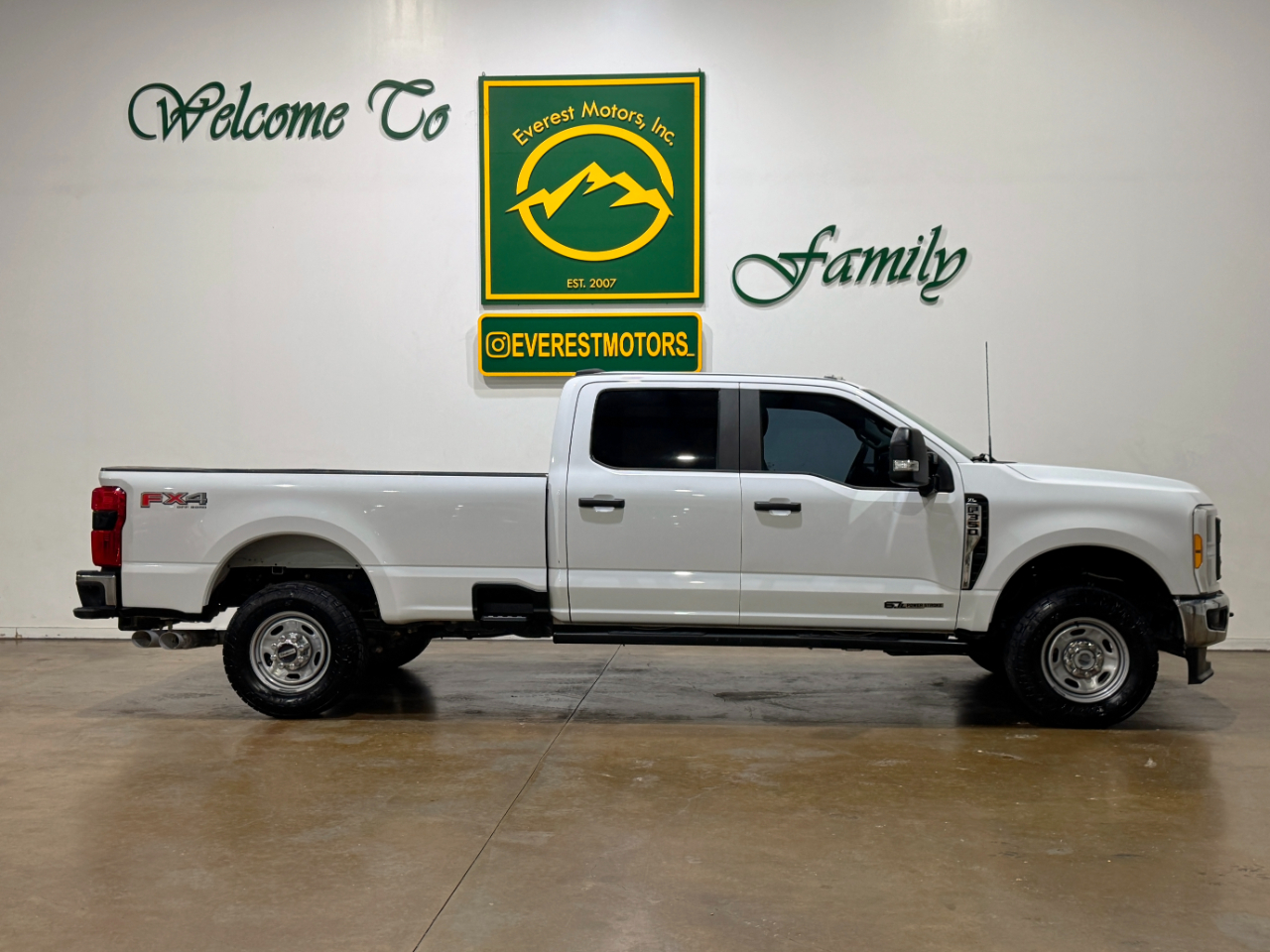 Ford Super Duty F-350 SRW  2023