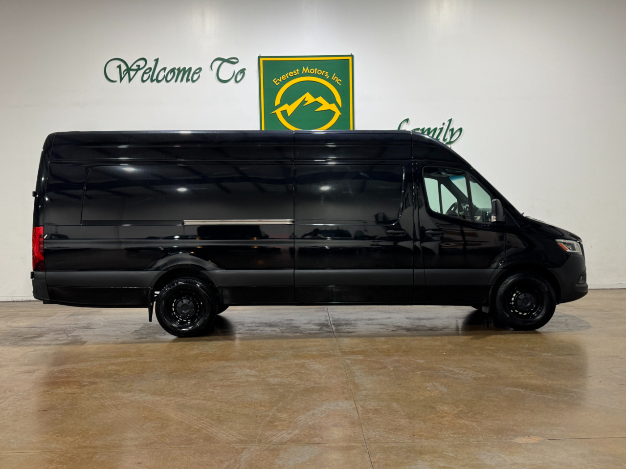 Mercedes-Benz Sprinter Cargo Van  2024