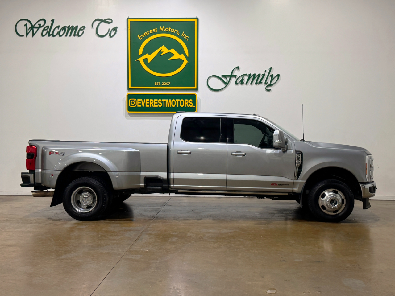 Ford Super Duty F-350 DRW  2024