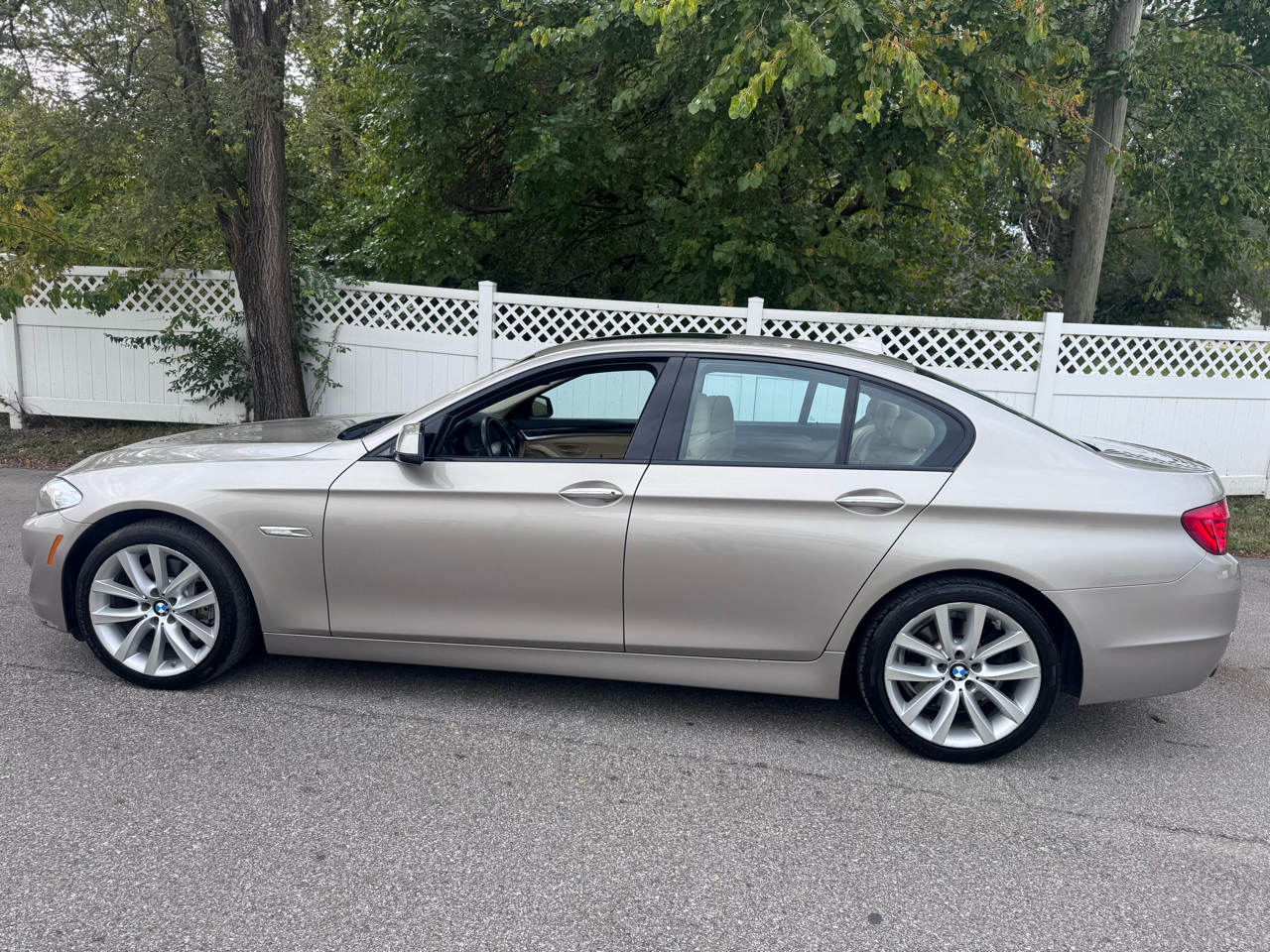 BMW 5-Series 535xi 2011 BMW 5-Series 535xi 2011