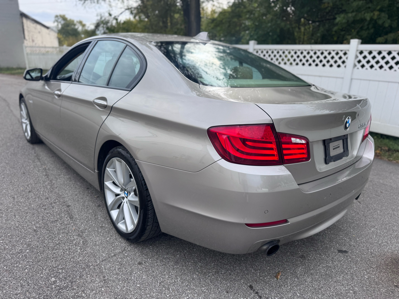 BMW 5-Series 535xi 2011 BMW 5-Series 535xi 2011
