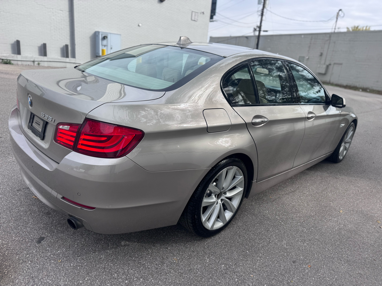 BMW 5-Series 535xi 2011 BMW 5-Series 535xi 2011