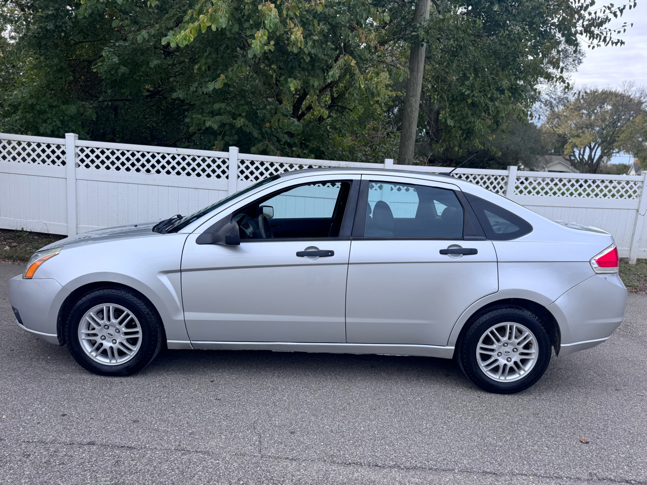 Ford Focus SE Sedan 2010 Ford Focus SE Sedan 2010