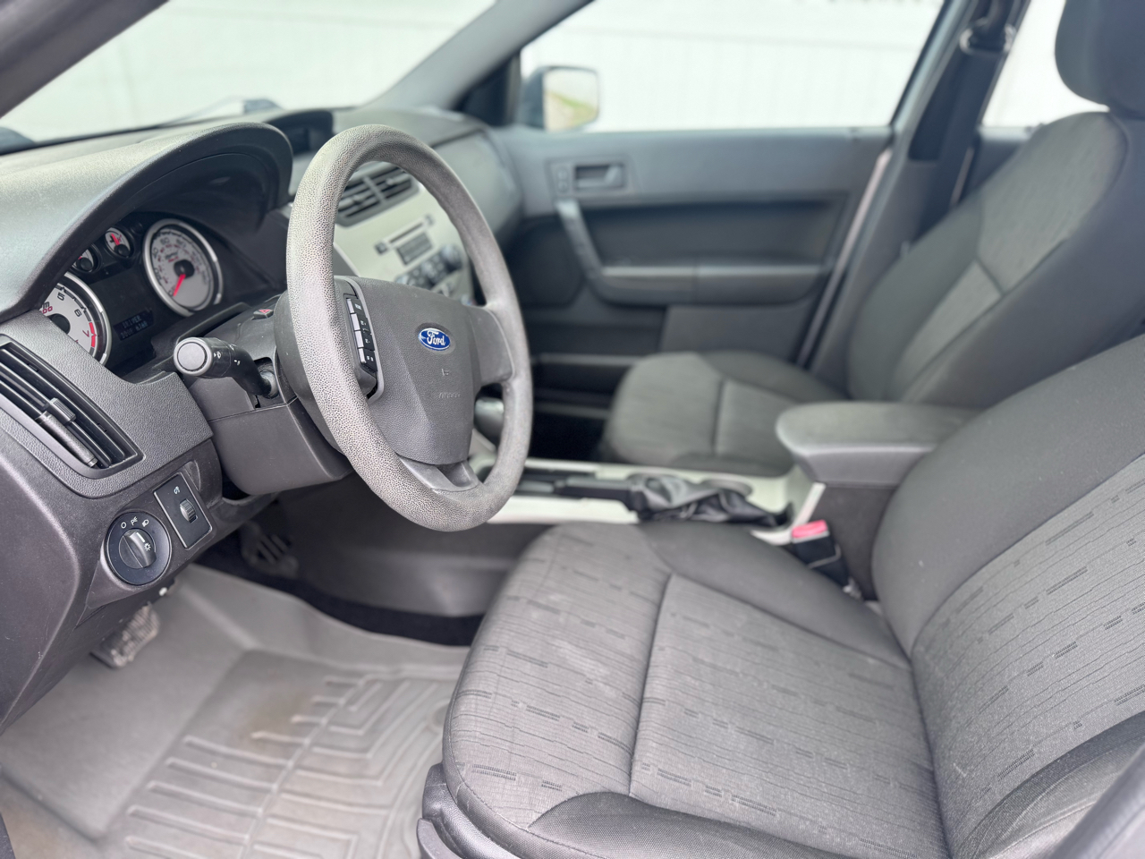 Ford Focus SE Sedan 2010 Ford Focus SE Sedan 2010