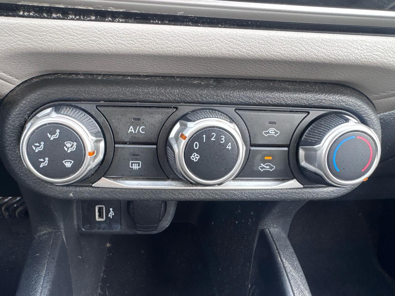 Nissan Versa SV CVT 2021