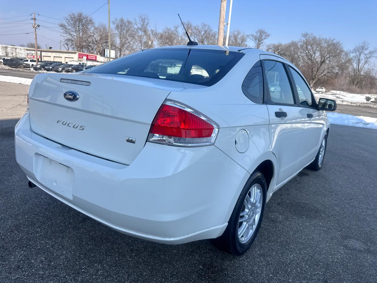 Ford Focus 4dr Sdn SE 2010