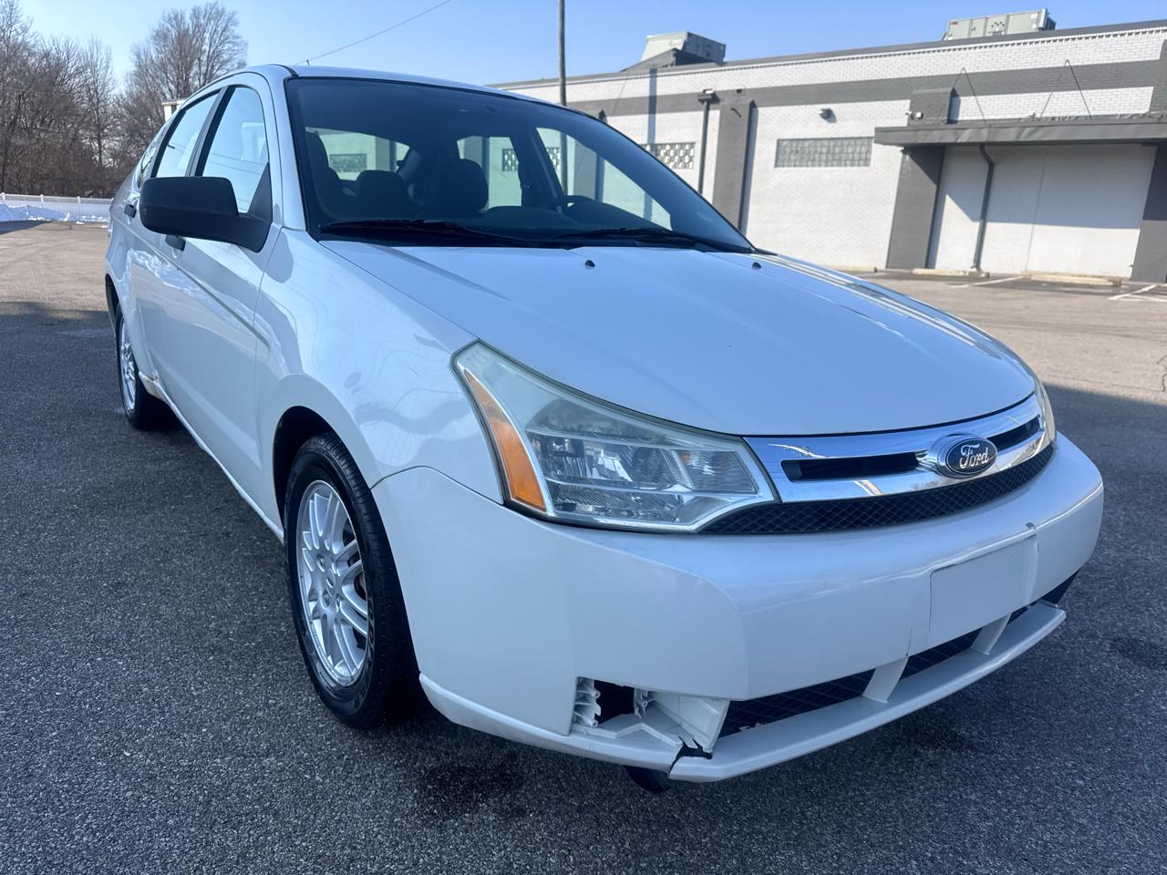 Ford Focus 4dr Sdn SE 2010