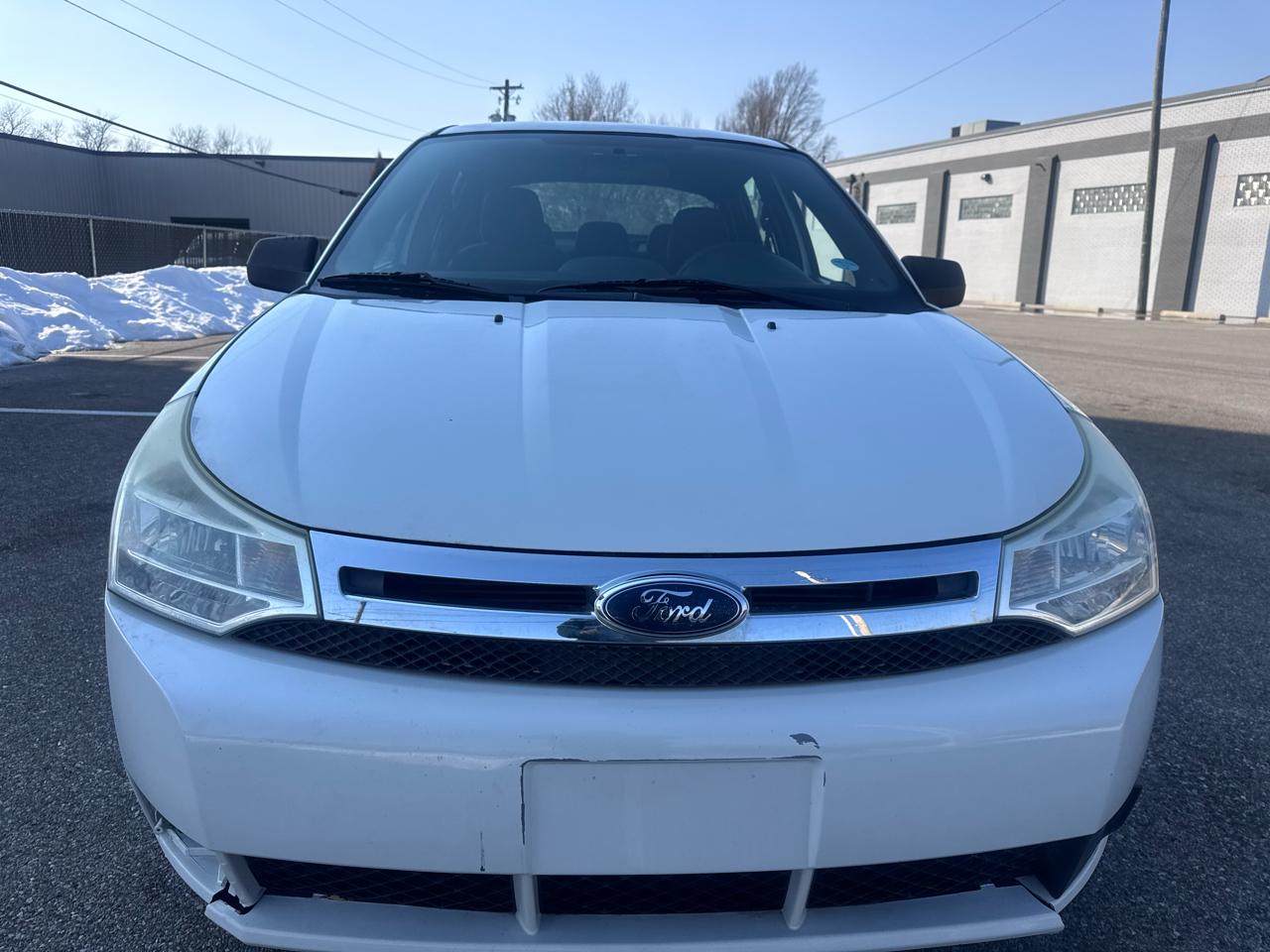 Ford Focus 4dr Sdn SE 2010