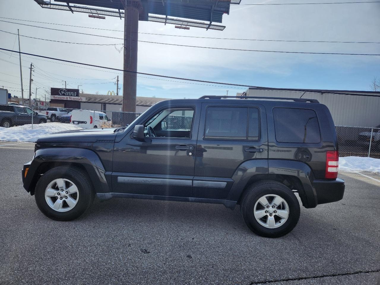 Jeep Liberty 4WD 4dr Sport 2012