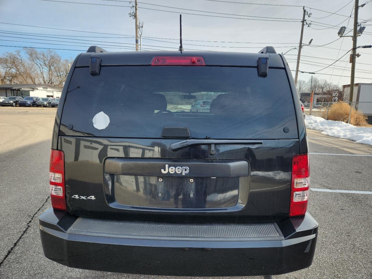 Jeep Liberty 4WD 4dr Sport 2012