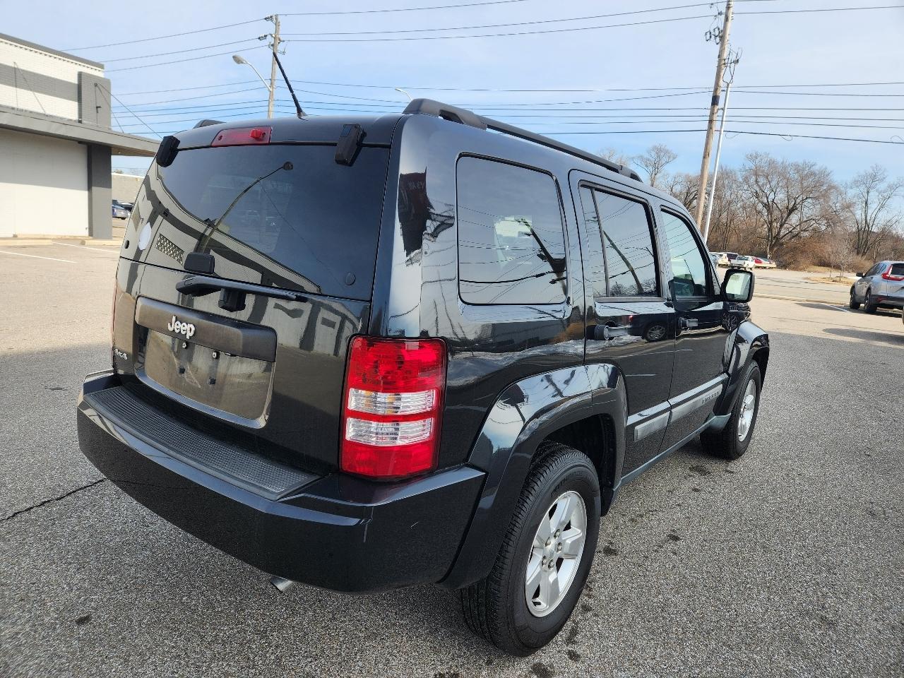 Jeep Liberty 4WD 4dr Sport 2012