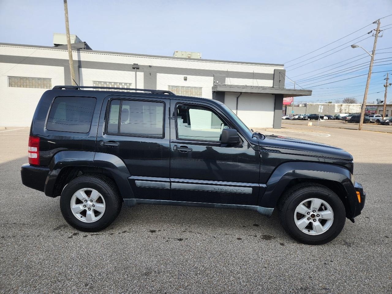 Jeep Liberty 4WD 4dr Sport 2012