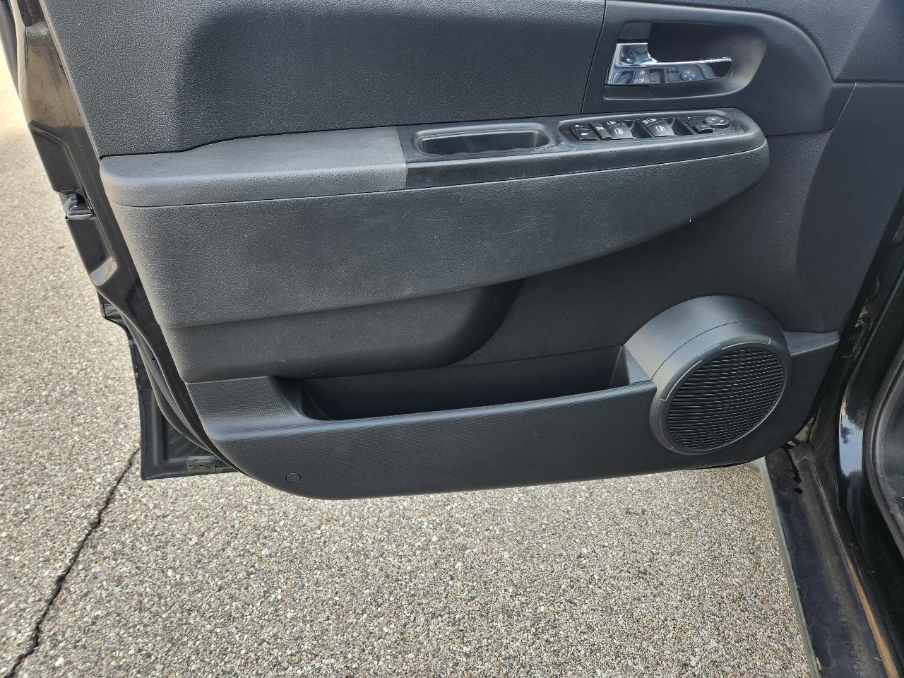 Jeep Liberty 4WD 4dr Sport 2012