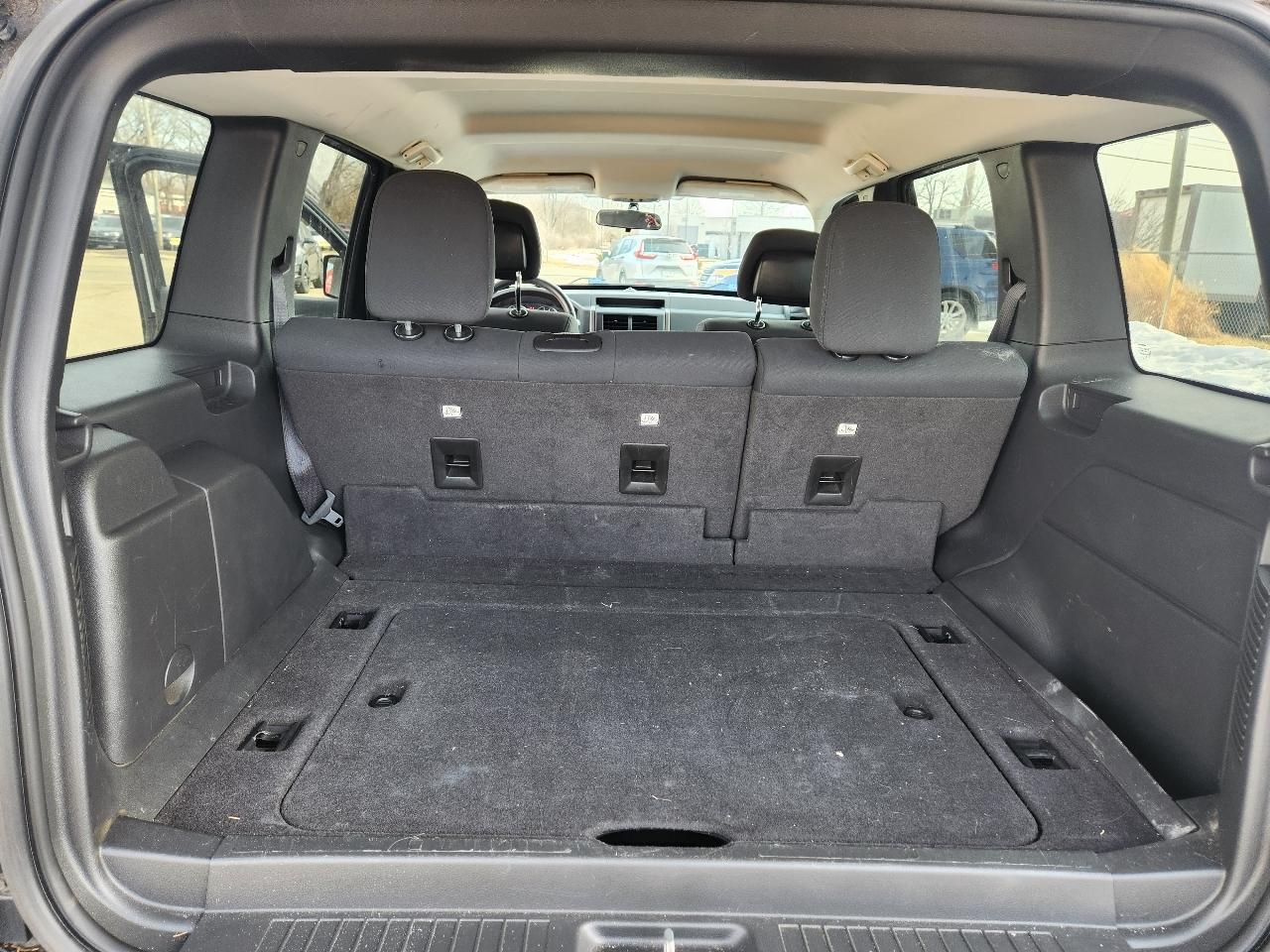 Jeep Liberty 4WD 4dr Sport 2012