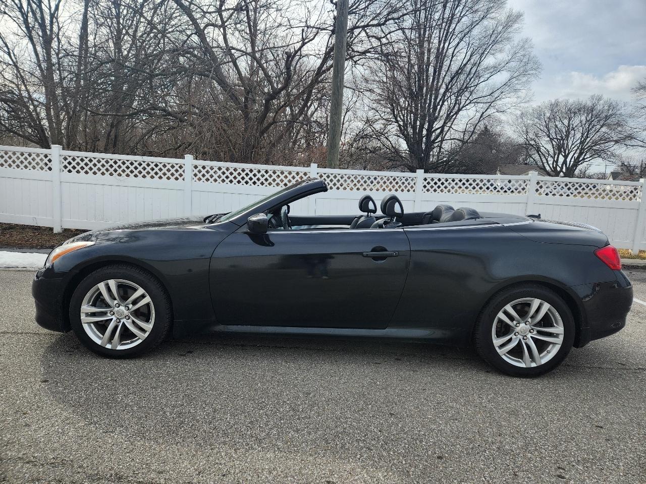 Infiniti G37 Convertible 2dr Base 2010