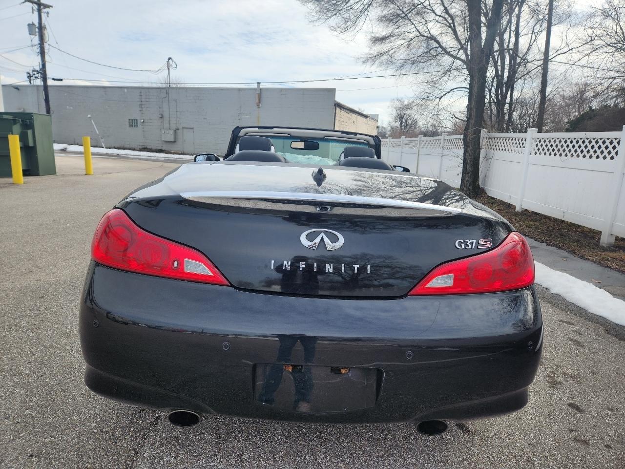 Infiniti G37 Convertible 2dr Base 2010