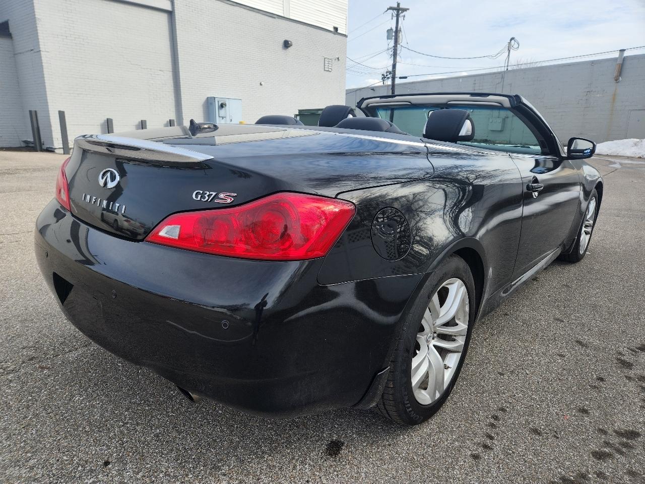 Infiniti G37 Convertible 2dr Base 2010