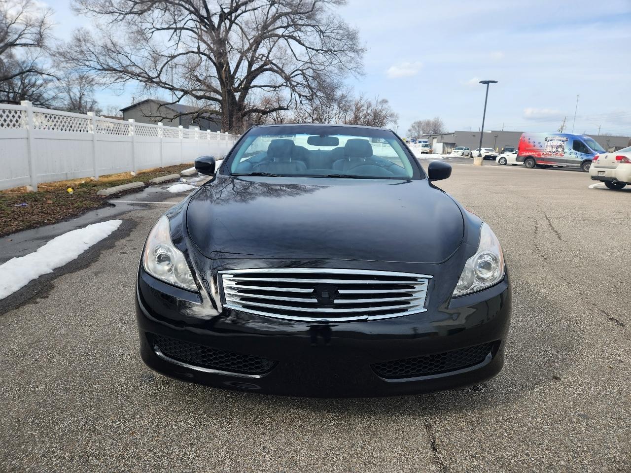 Infiniti G37 Convertible 2dr Base 2010
