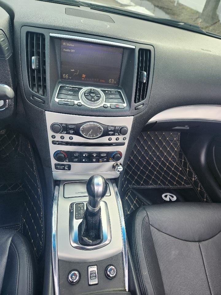 Infiniti G37 Convertible 2dr Base 2010