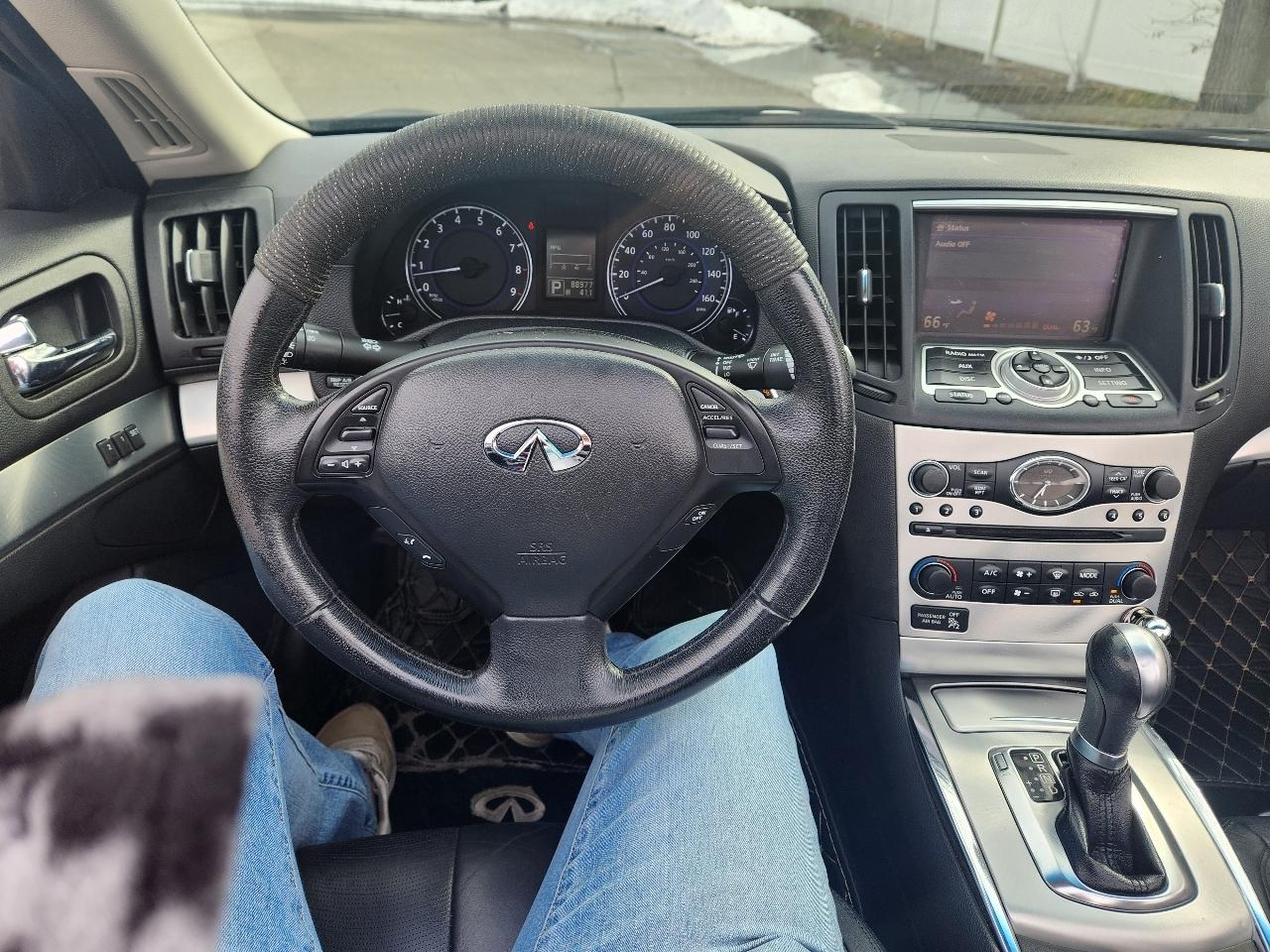 Infiniti G37 Convertible 2dr Base 2010