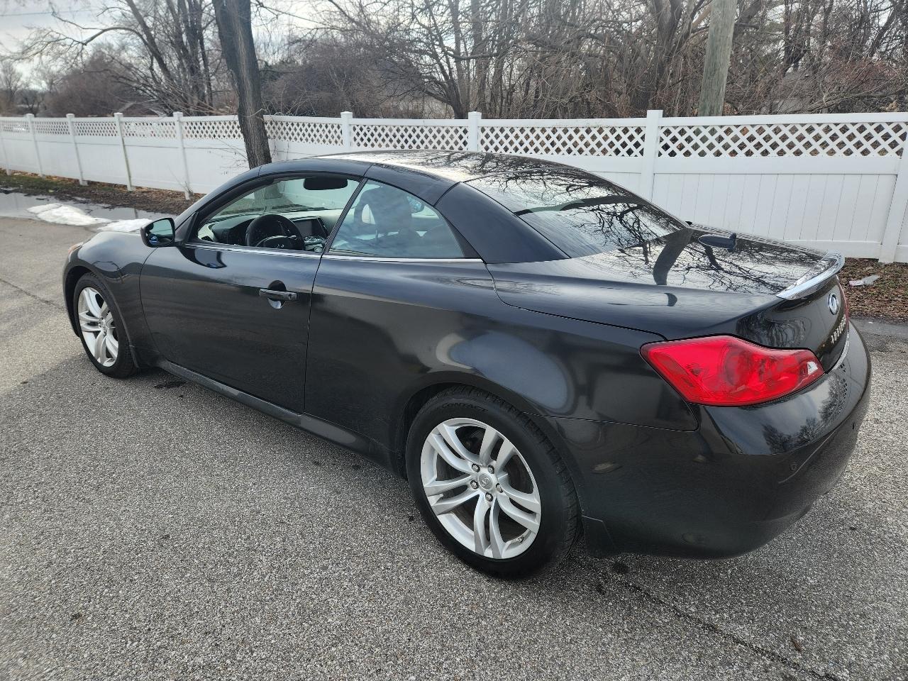 Infiniti G37 Convertible 2dr Base 2010