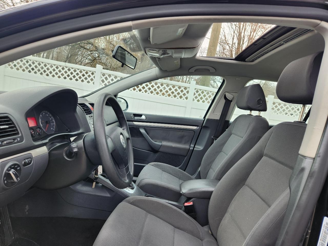 Volkswagen Rabbit 4dr HB Auto S 2008