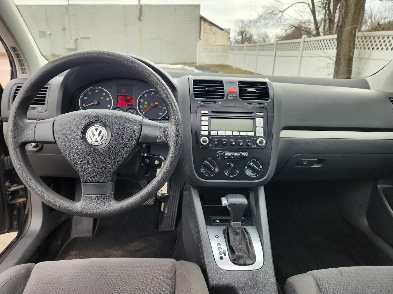 Volkswagen Rabbit 4dr HB Auto S 2008