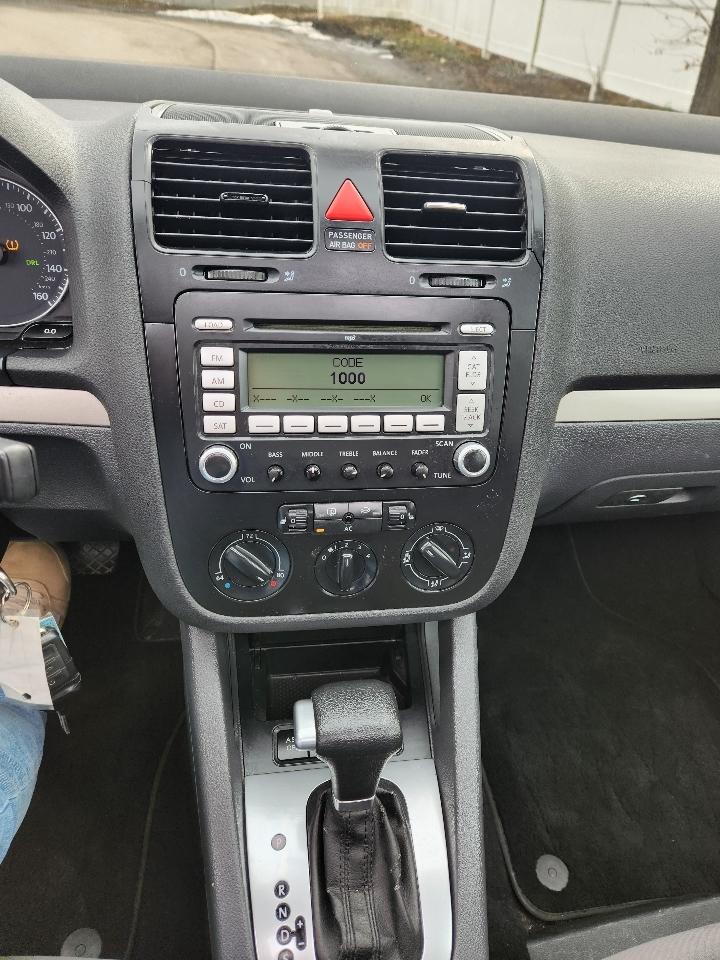 Volkswagen Rabbit 4dr HB Auto S 2008