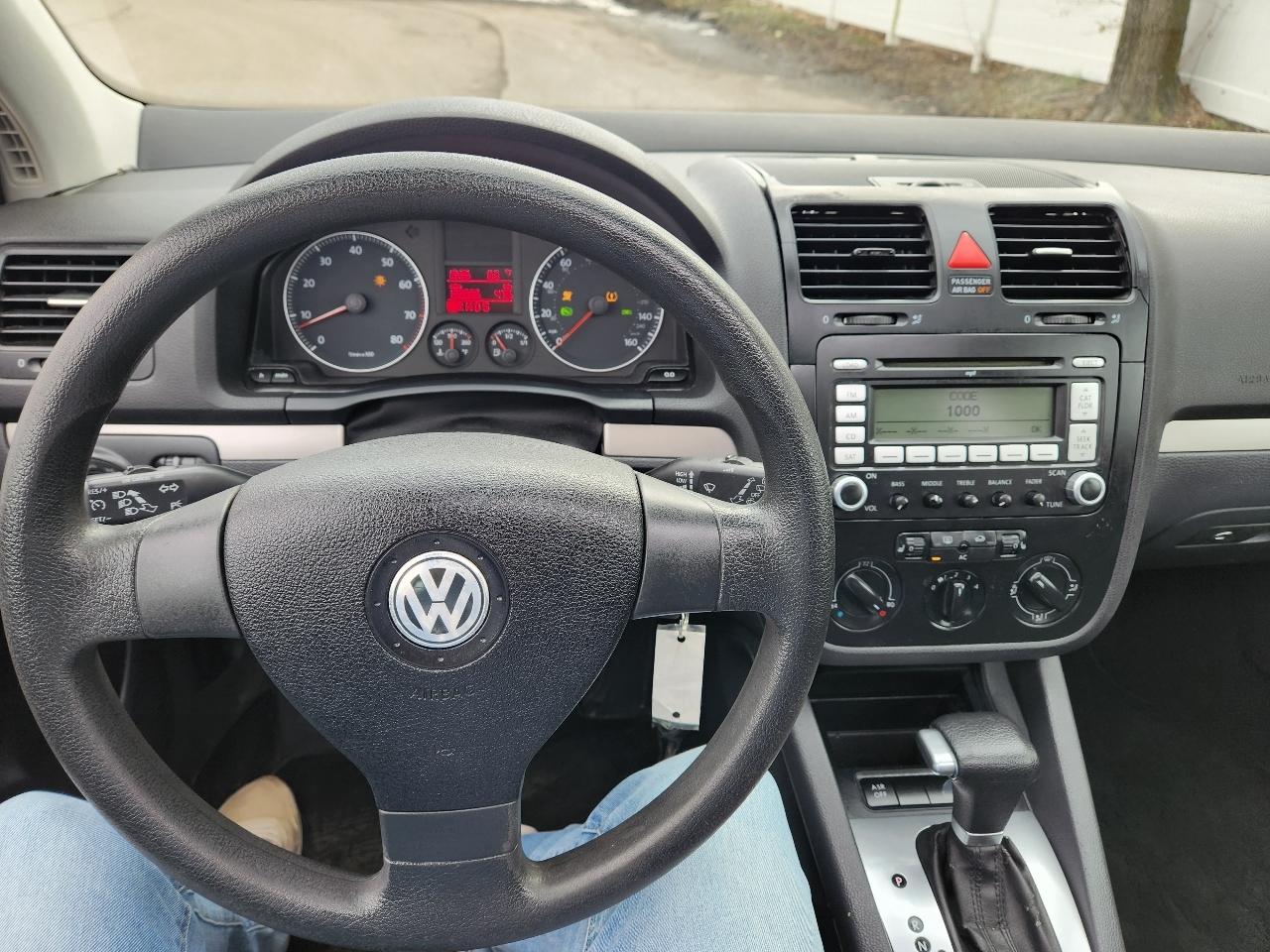 Volkswagen Rabbit 4dr HB Auto S 2008