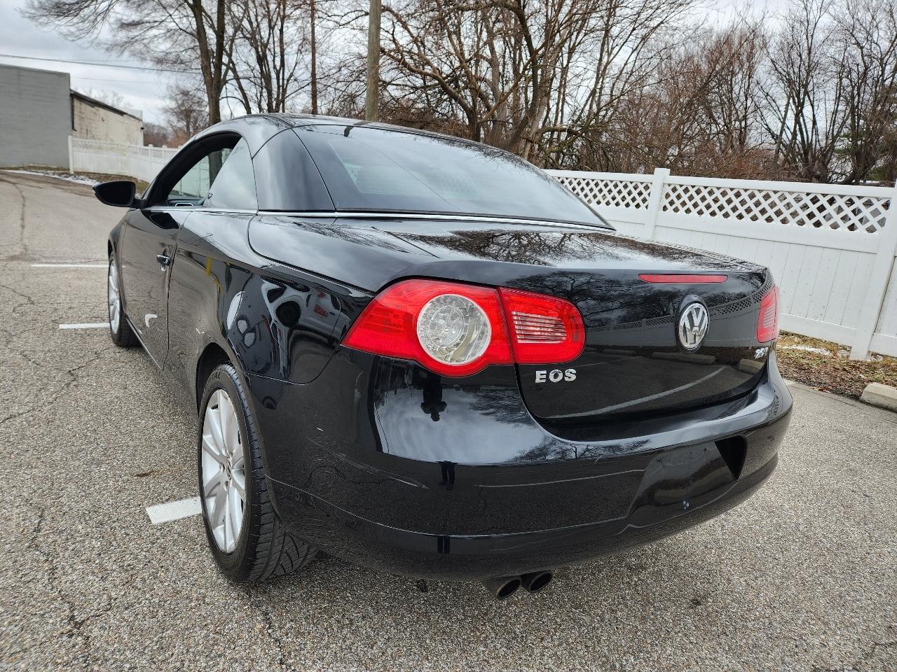 Volkswagen Eos 2dr Conv DSG Komfort SULEV 2011