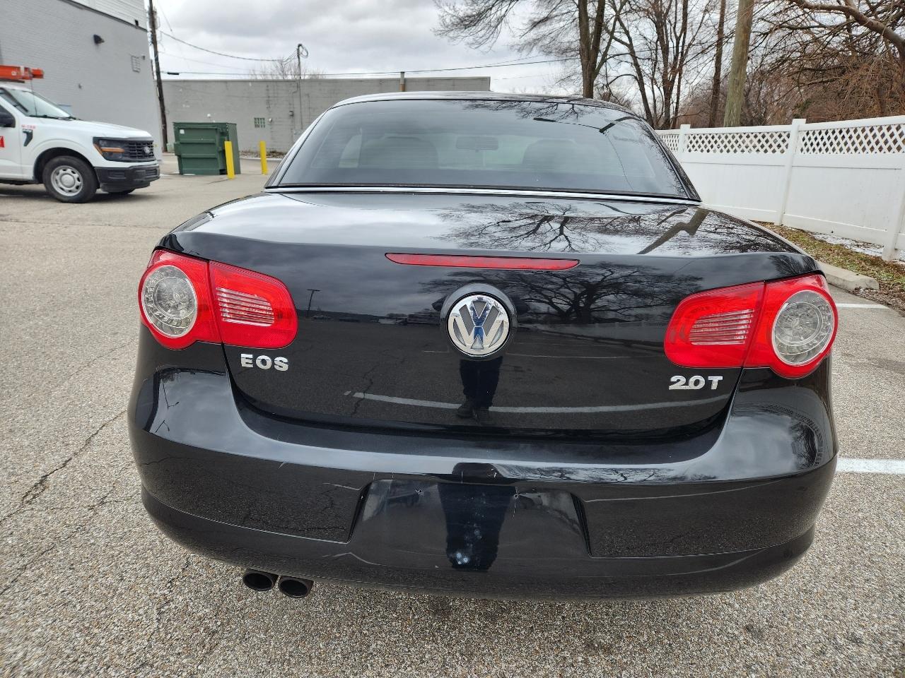 Volkswagen Eos 2dr Conv DSG Komfort SULEV 2011