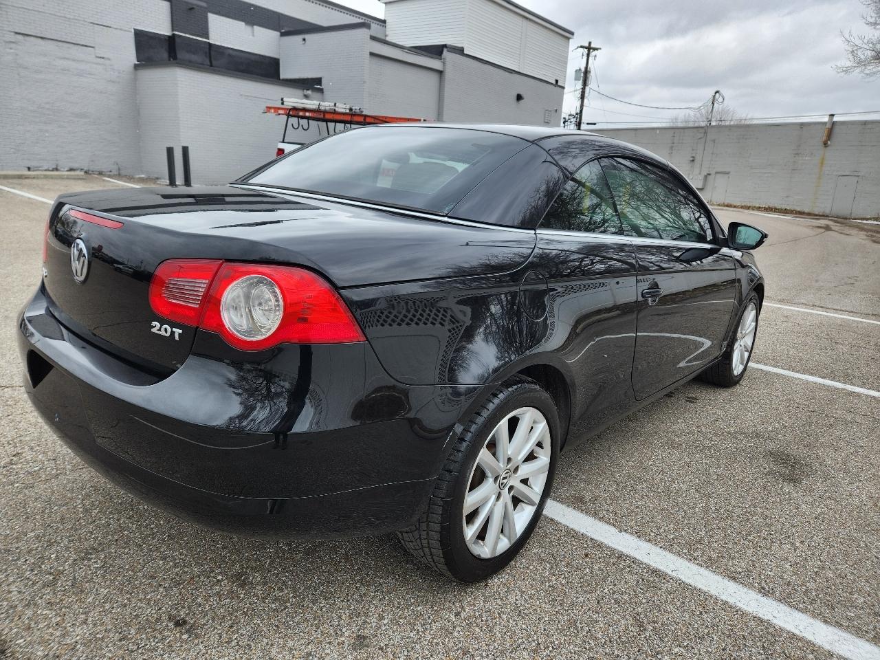 Volkswagen Eos 2dr Conv DSG Komfort SULEV 2011