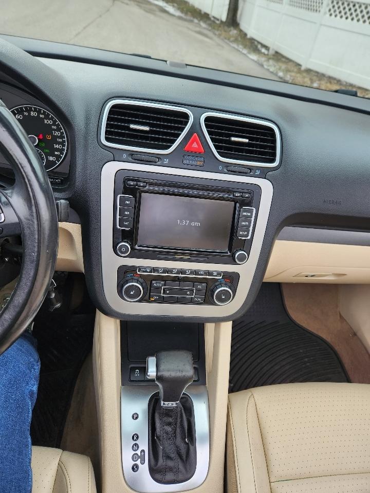 Volkswagen Eos 2dr Conv DSG Komfort SULEV 2011