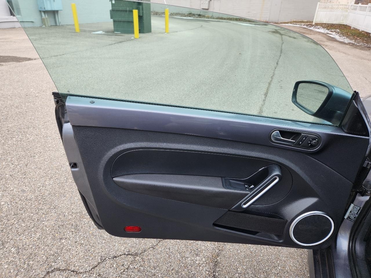 Volkswagen Beetle Coupe 2dr Auto 2.5L PZEV 2013