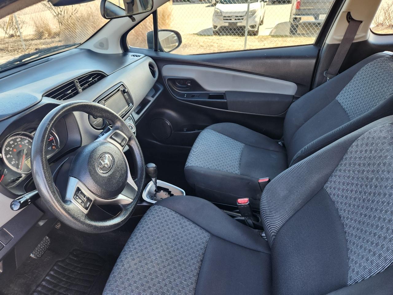 Toyota Yaris 3-Door LE Auto (Natl) 2017