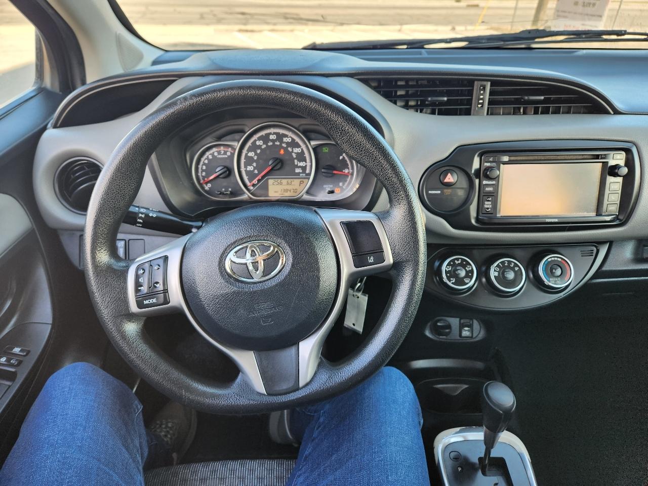 Toyota Yaris 3-Door LE Auto (Natl) 2017