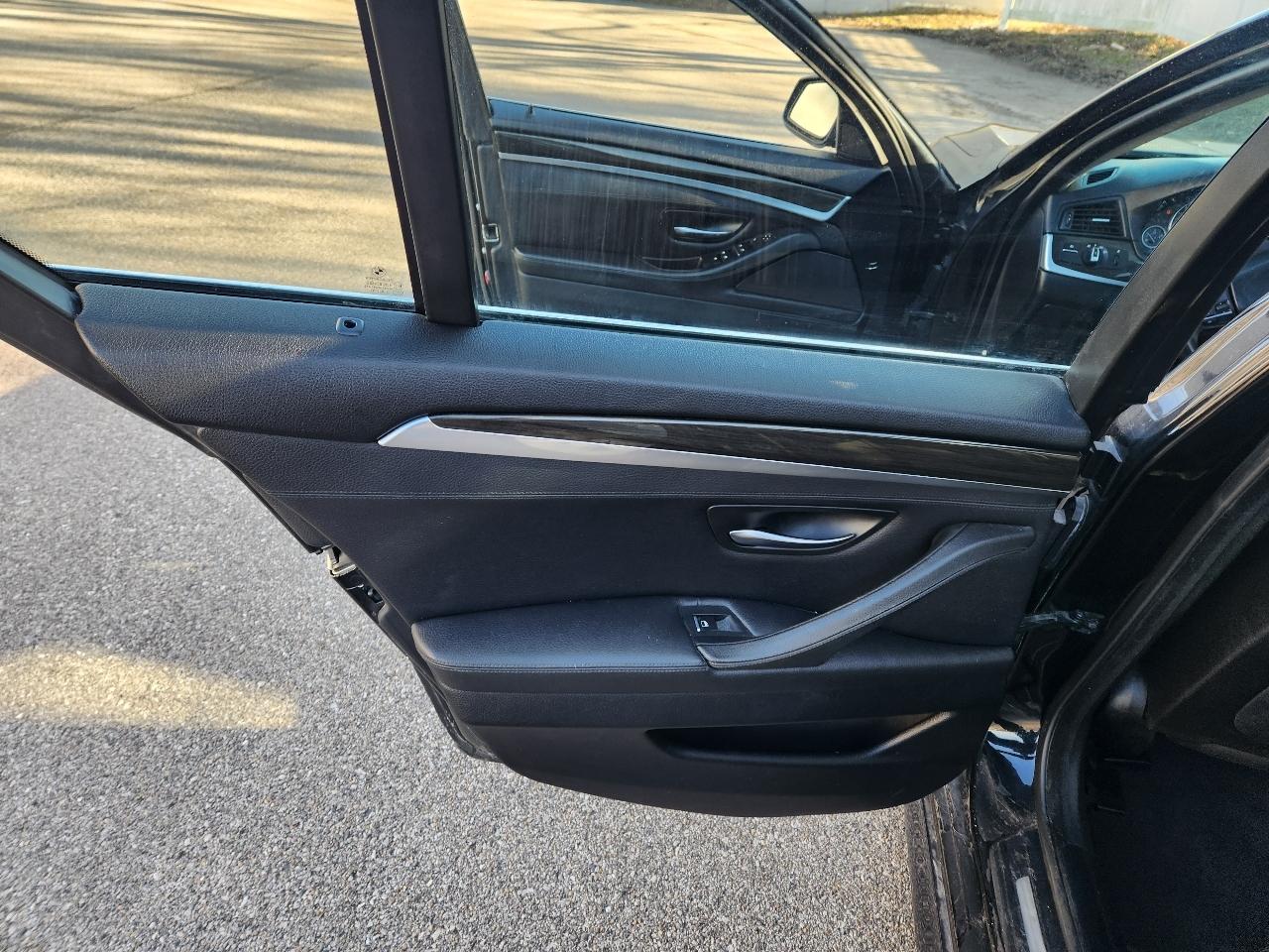 BMW 5 Series 4dr Sdn 528i xDrive AWD 2012