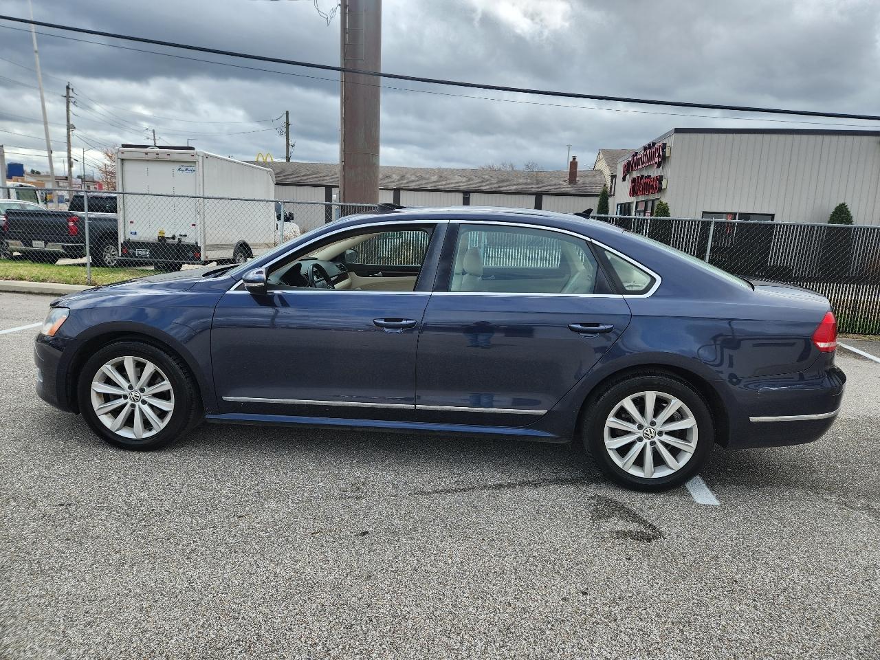 Volkswagen Passat 4dr Sdn 2.5L Auto SEL 2012