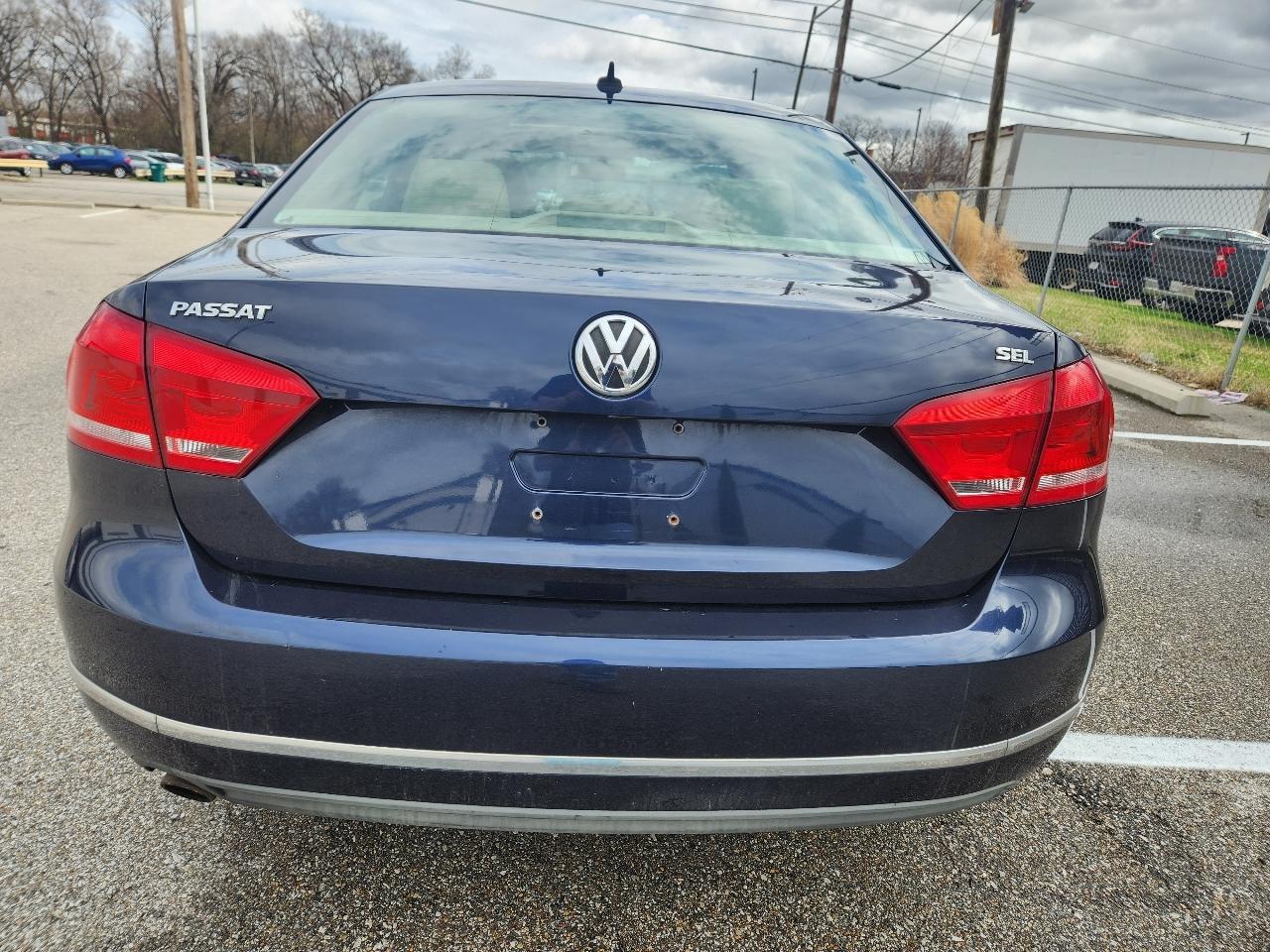 Volkswagen Passat 4dr Sdn 2.5L Auto SEL 2012