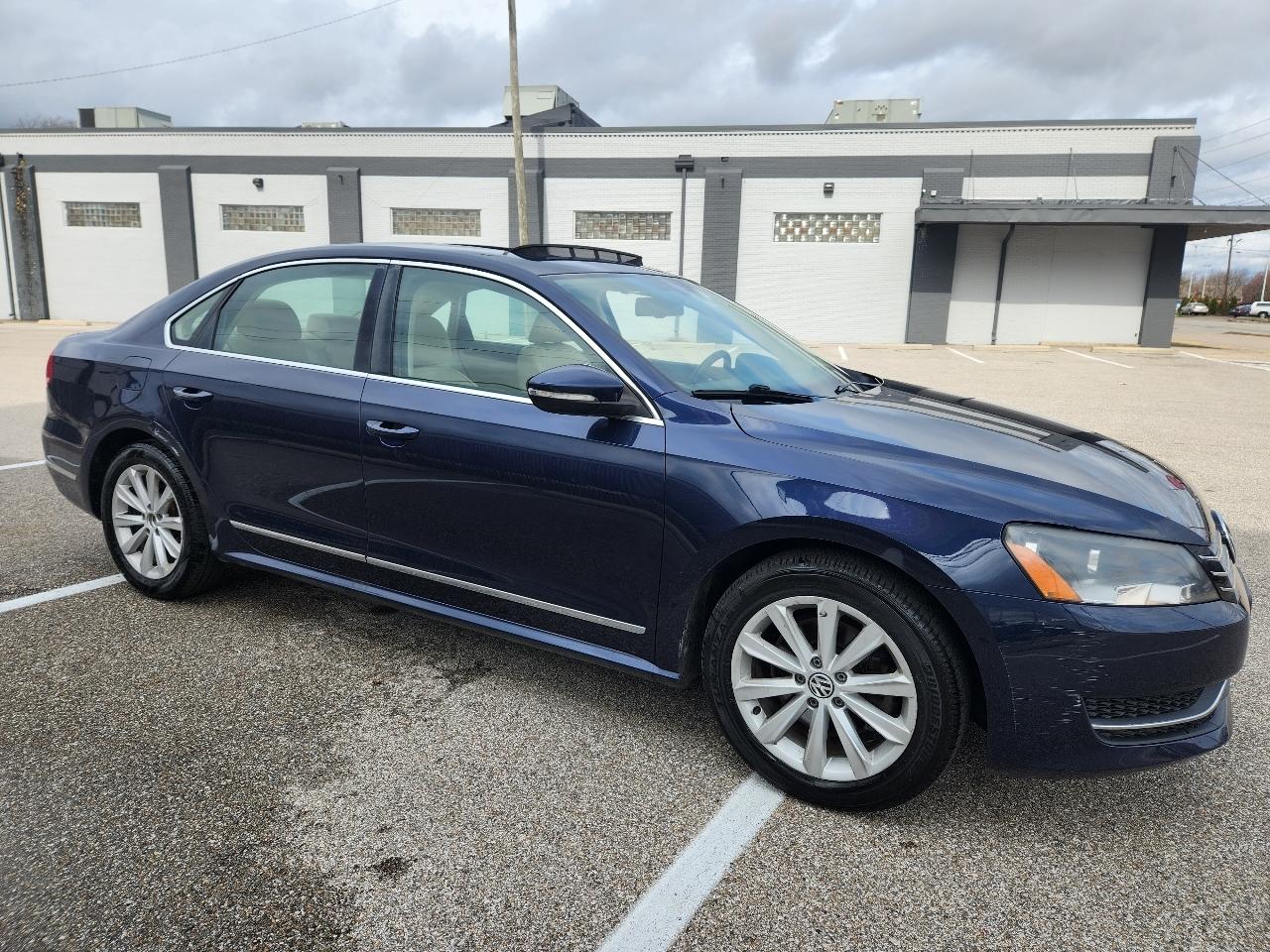 Volkswagen Passat 4dr Sdn 2.5L Auto SEL 2012