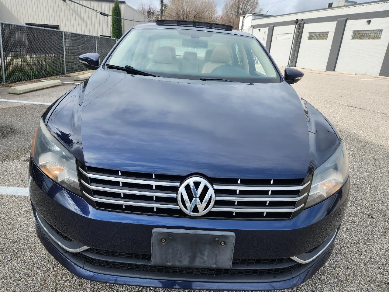 Volkswagen Passat 4dr Sdn 2.5L Auto SEL 2012